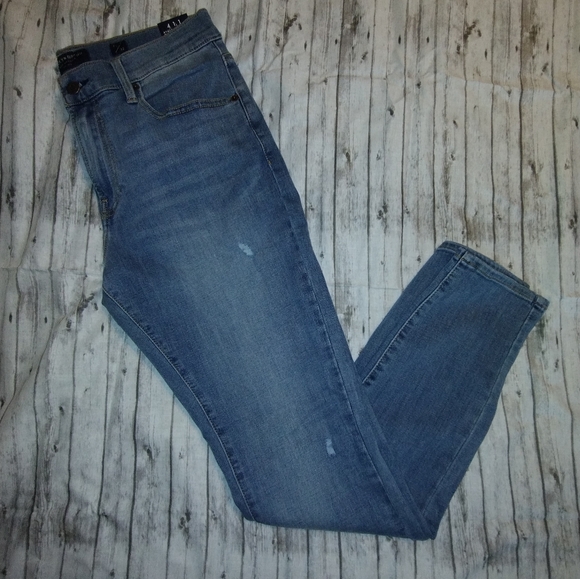 SALE. NWT Lucky Brand Jeans 411 Athletic Taper 3 way stretch - Picture 7 of 7